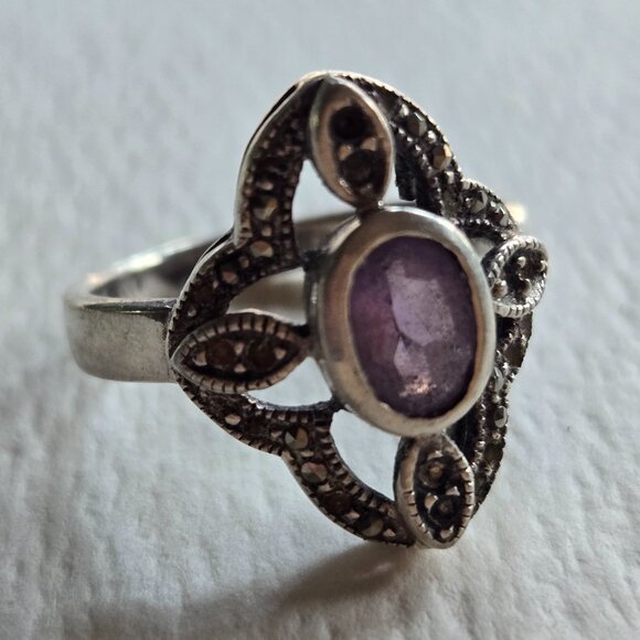 Vintage Sterling Silver 925 Amethyst & Marcasite Ring - Picture 4 of 13